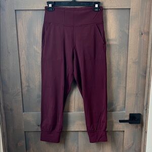 Lululemon High-Waist Burgundy Jogger Capri Leggings size 6